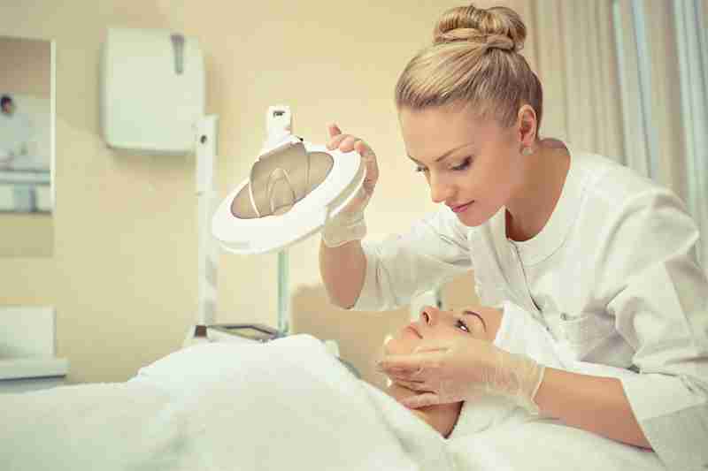 Performing a Professional Facial Beauty Analysis